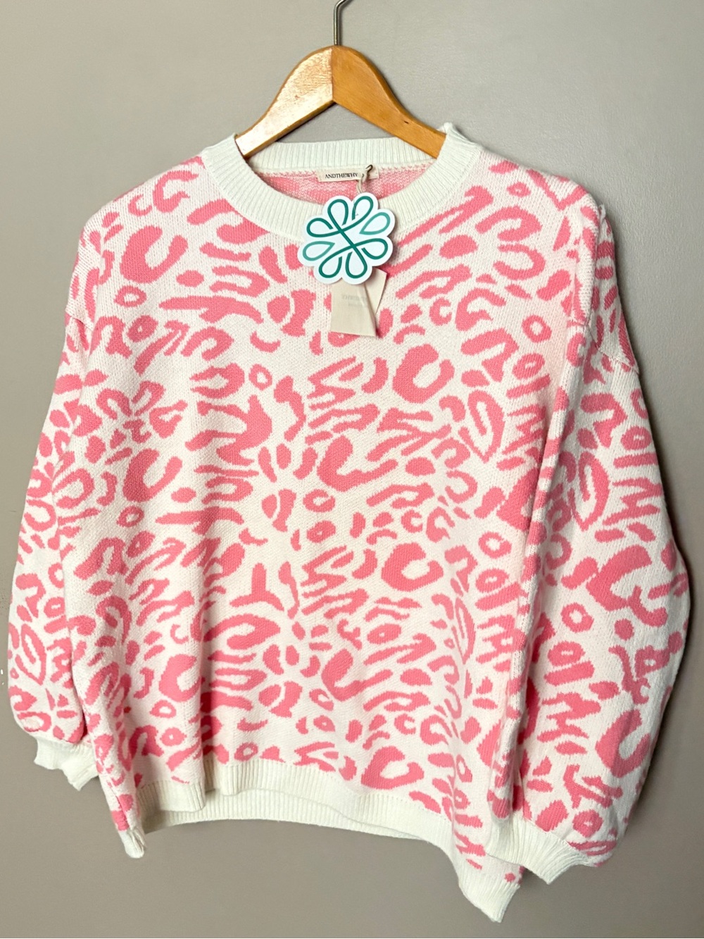 Andthewhy Pink Leopard Print Crewneck soft chunky Knit pullover sweater NWT M/L